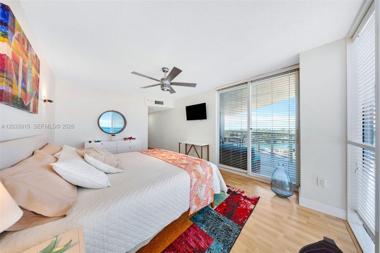 6301 Collins Ave , Unit 1708, Miami Beach, FL 33141 Photo