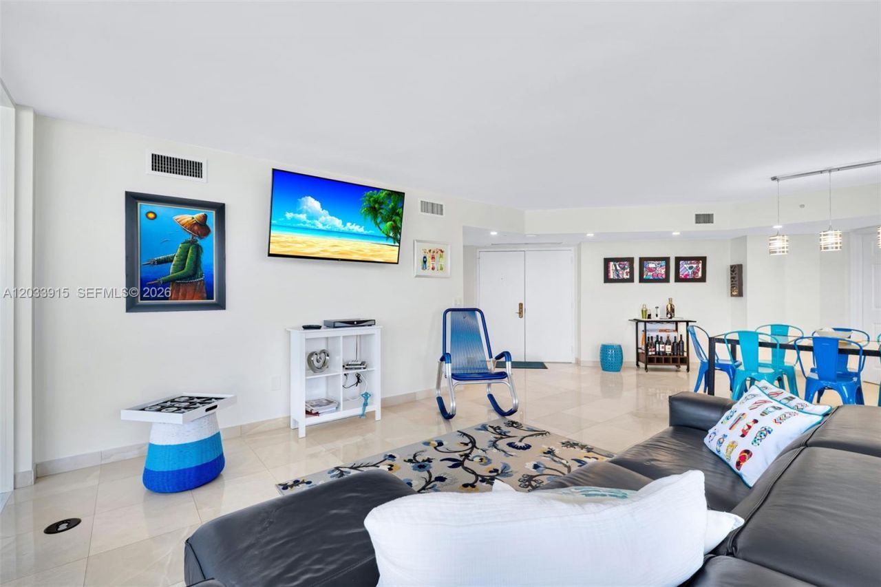 6301 Collins Ave , Unit 1708, Miami Beach, FL 33141 Photo