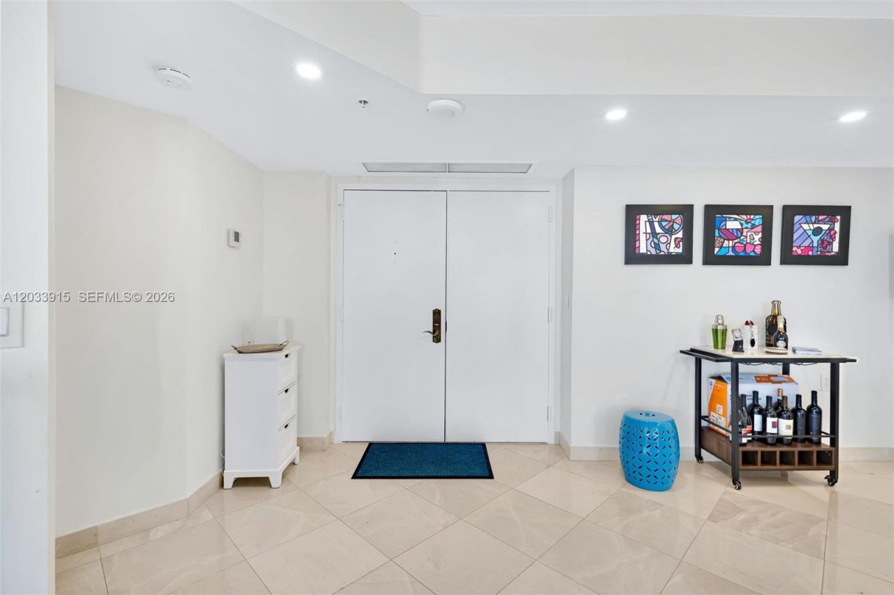 6301 Collins Ave , Unit 1708, Miami Beach, FL 33141 Photo