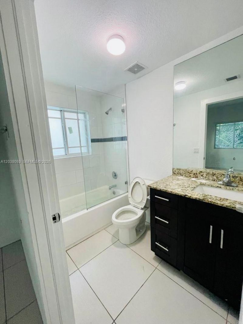 106 SE 9th Ct , Unit 201, Hallandale Beach, FL 33009 Photo
