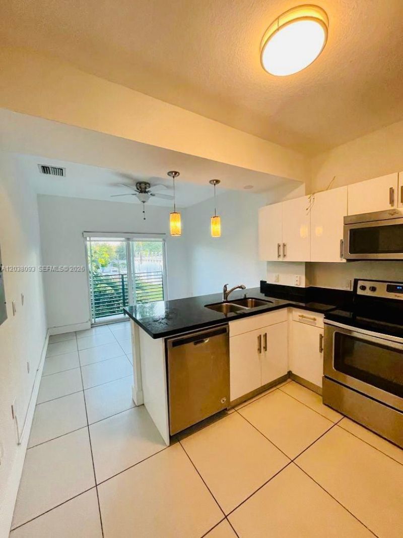 106 SE 9th Ct , Unit 201, Hallandale Beach, FL 33009 Photo