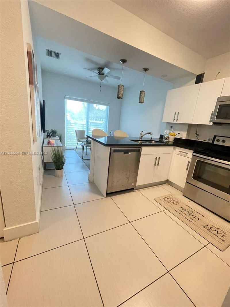106 SE 9th Ct , Unit 201, Hallandale Beach, FL 33009 Photo