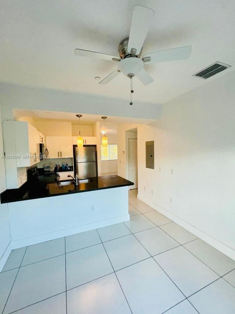 106 SE 9th Ct , Unit 201, Hallandale Beach, FL 33009 Photo