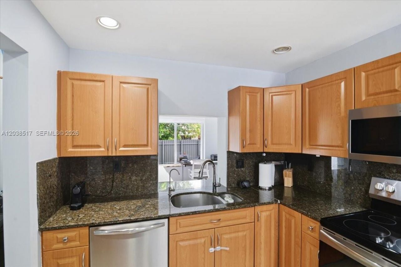 8211 NW 12th St, Pembroke Pines, FL 33024 Photo