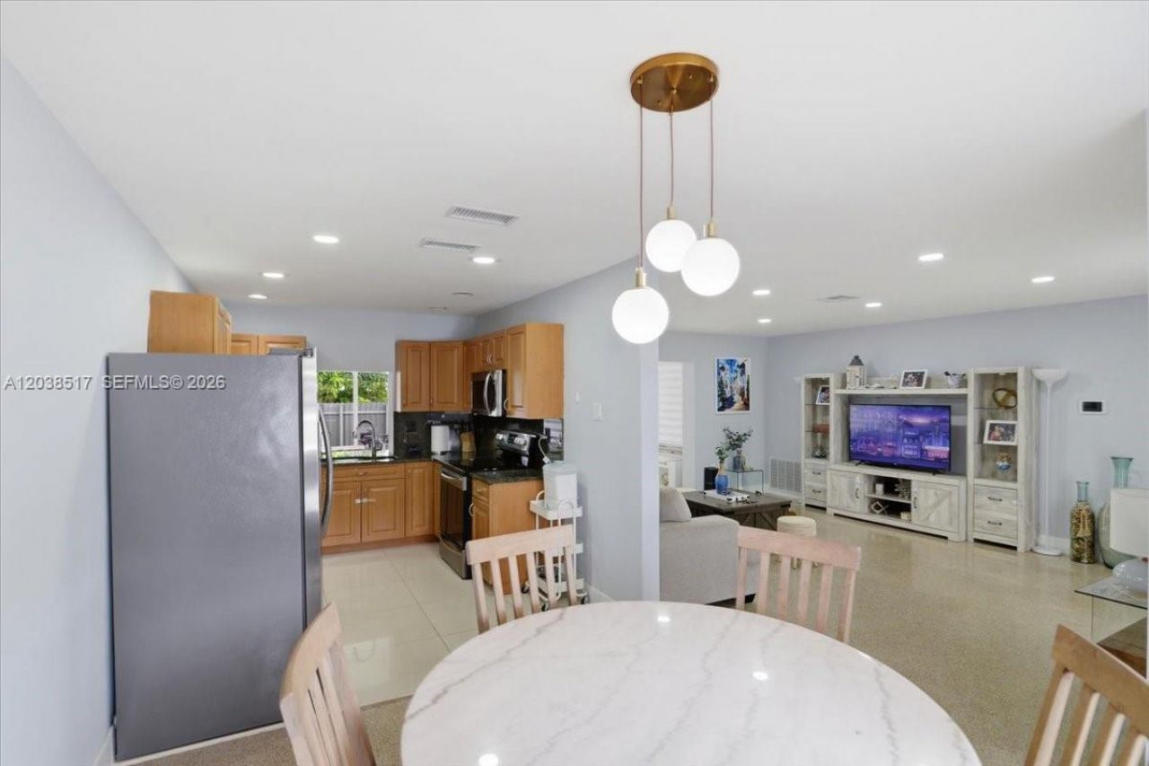 8211 NW 12th St, Pembroke Pines, FL 33024 Photo