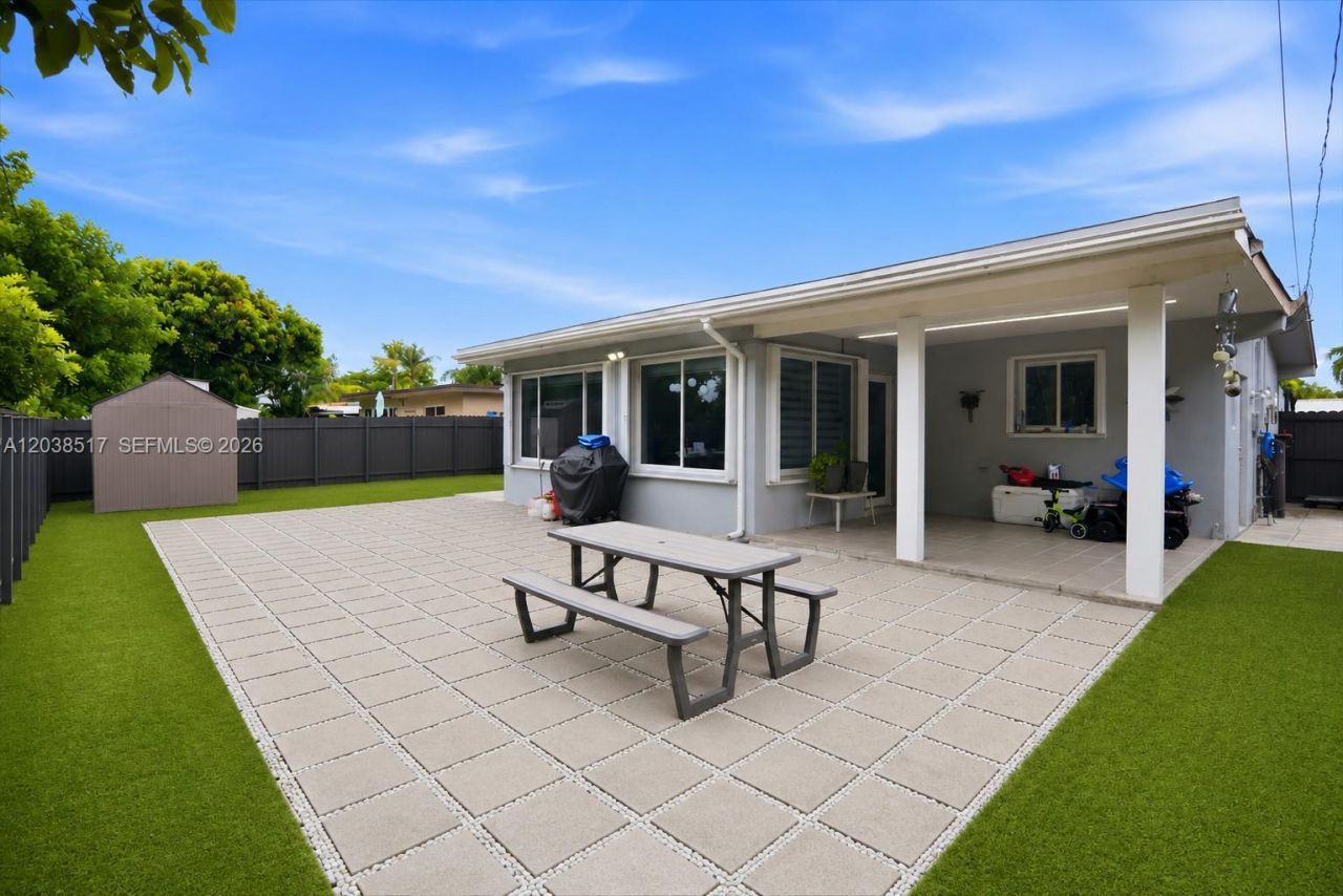 8211 NW 12th St, Pembroke Pines, FL 33024 Photo