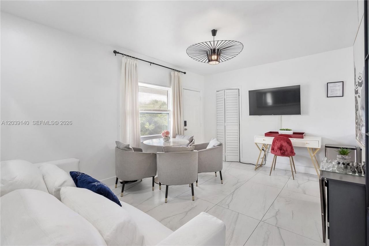8270 NE 1st Pl , Unit 4, Miami, FL 33138 Photo