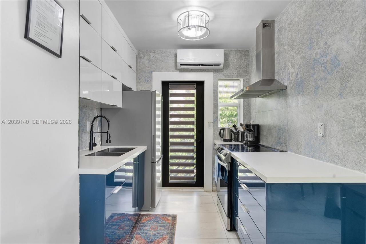 8270 NE 1st Pl , Unit 4, Miami, FL 33138 Photo