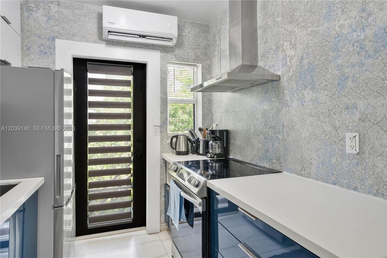 8270 NE 1st Pl , Unit 4, Miami, FL 33138 Photo