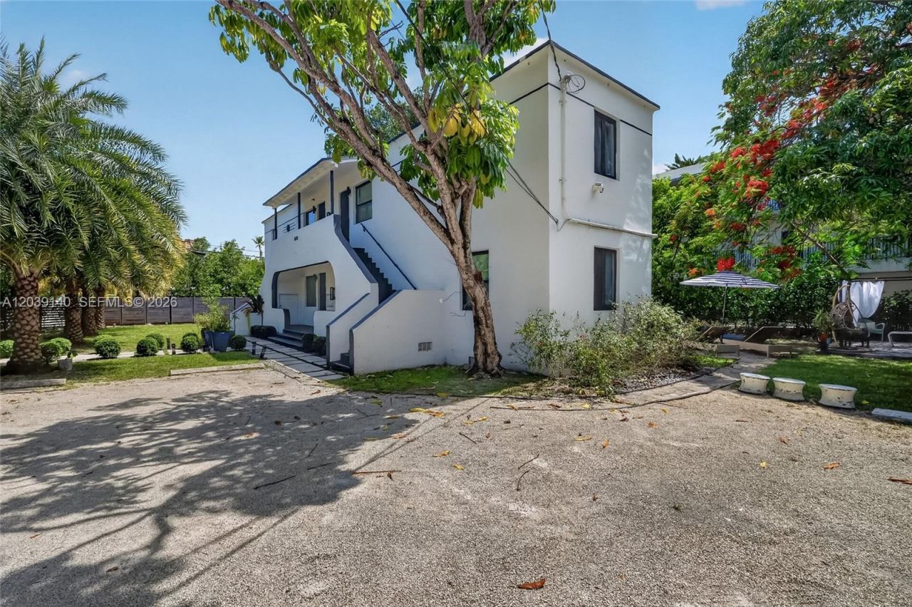 8270 NE 1st Pl , Unit 4, Miami, FL 33138 Photo