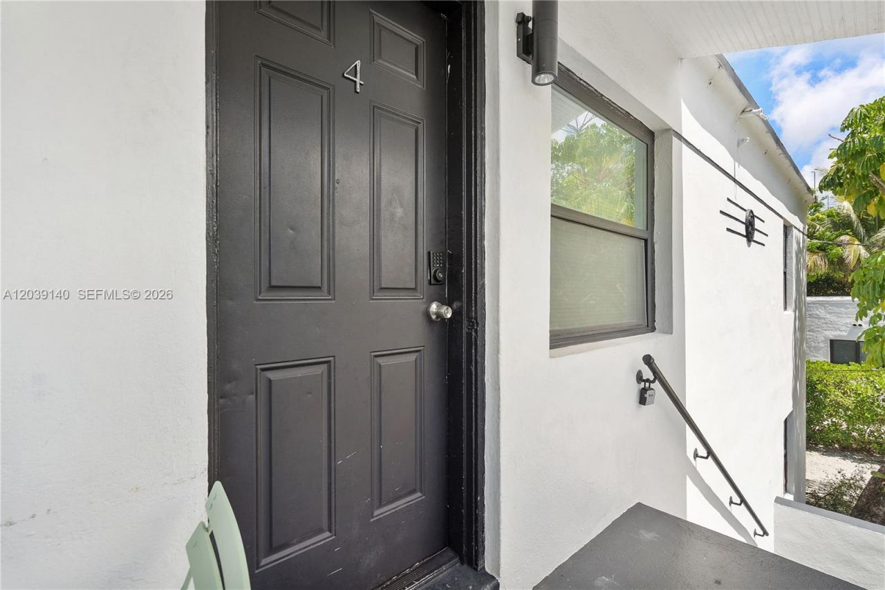 8270 NE 1st Pl , Unit 4, Miami, FL 33138 Photo