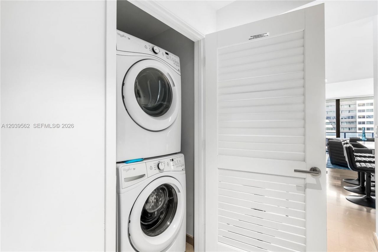 88 SW 7th St , Unit 1006, Miami, FL 33130 Photo