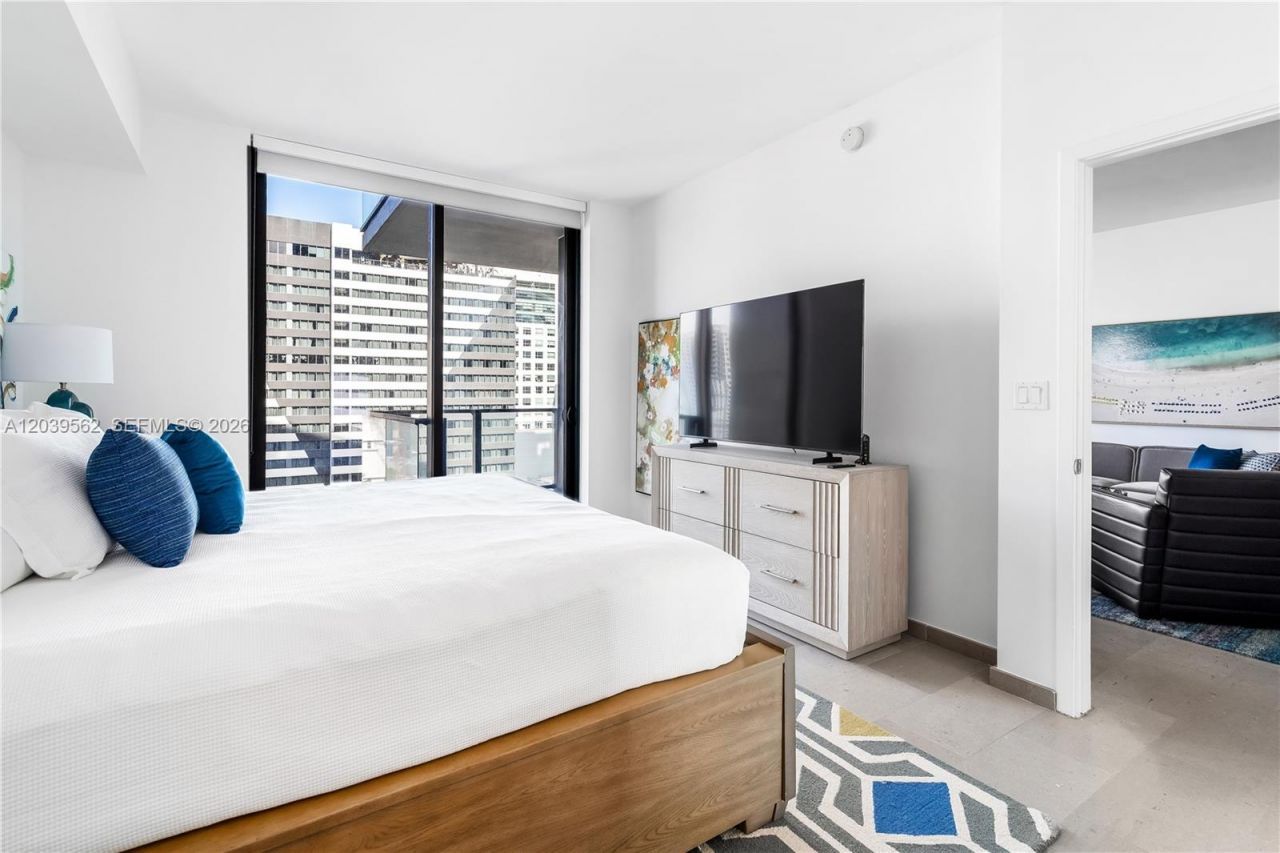 88 SW 7th St , Unit 1006, Miami, FL 33130 Photo
