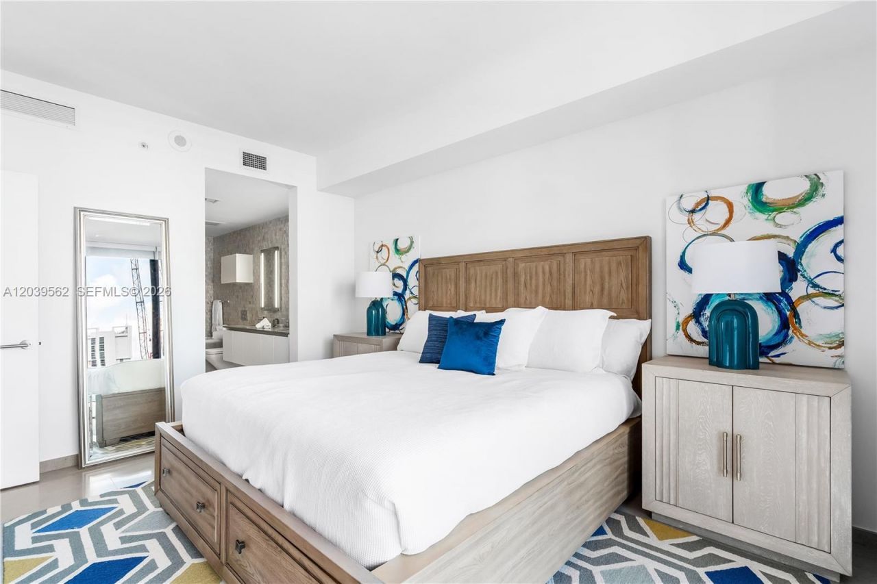 88 SW 7th St , Unit 1006, Miami, FL 33130 Photo