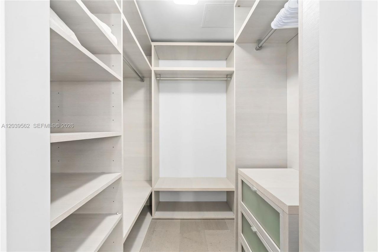 88 SW 7th St , Unit 1006, Miami, FL 33130 Photo