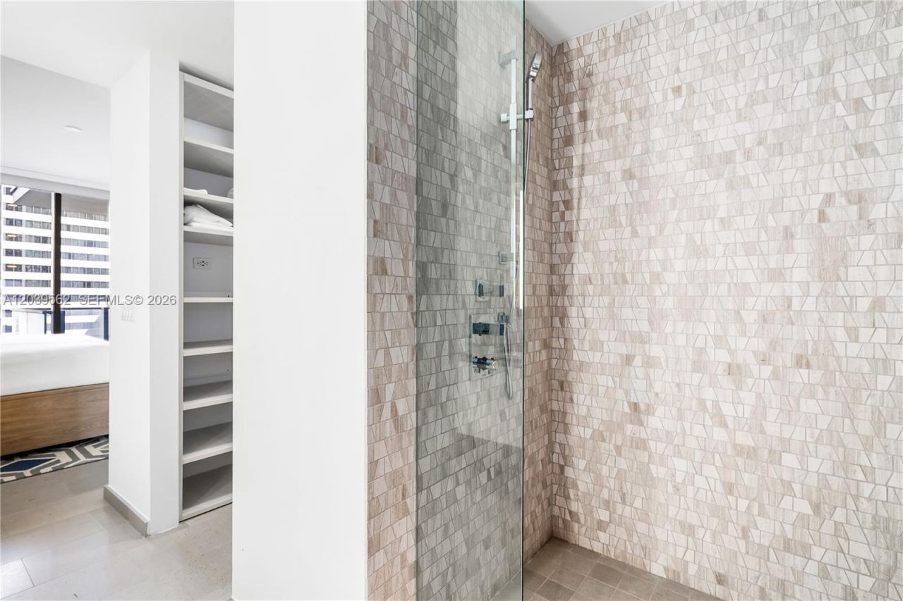 88 SW 7th St , Unit 1006, Miami, FL 33130 Photo
