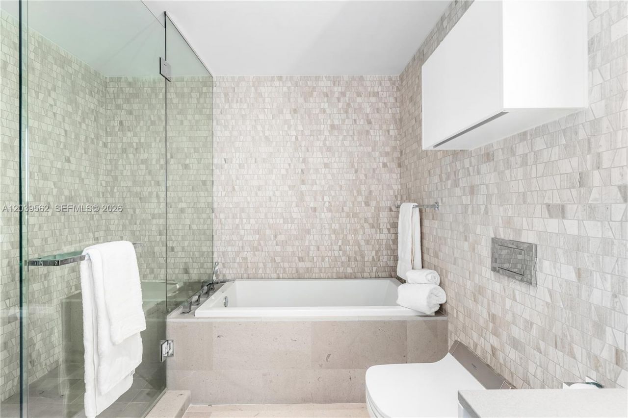 88 SW 7th St , Unit 1006, Miami, FL 33130 Photo