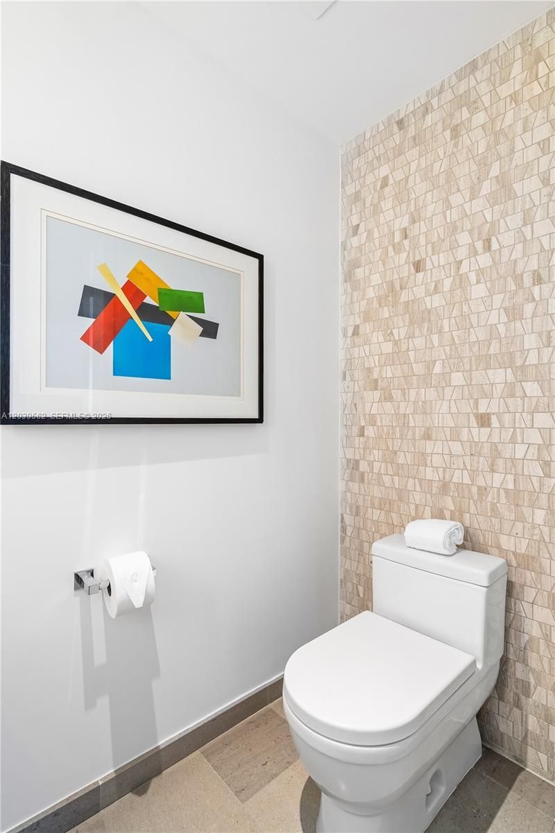 88 SW 7th St , Unit 1006, Miami, FL 33130 Photo