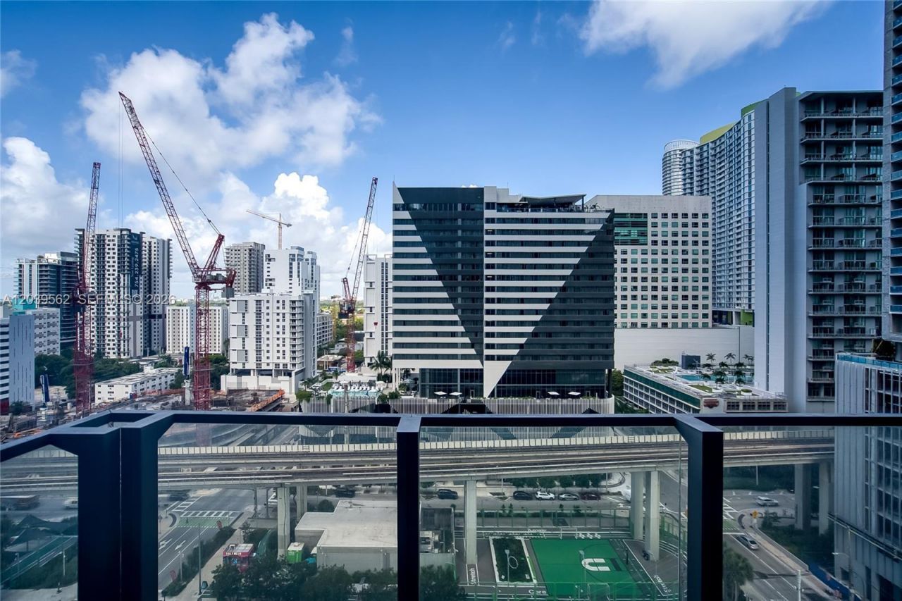 88 SW 7th St , Unit 1006, Miami, FL 33130 Photo