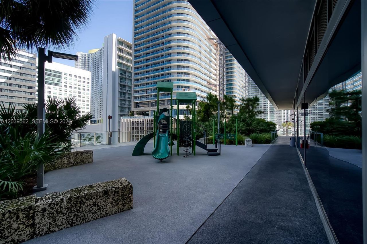 88 SW 7th St , Unit 1006, Miami, FL 33130 Photo