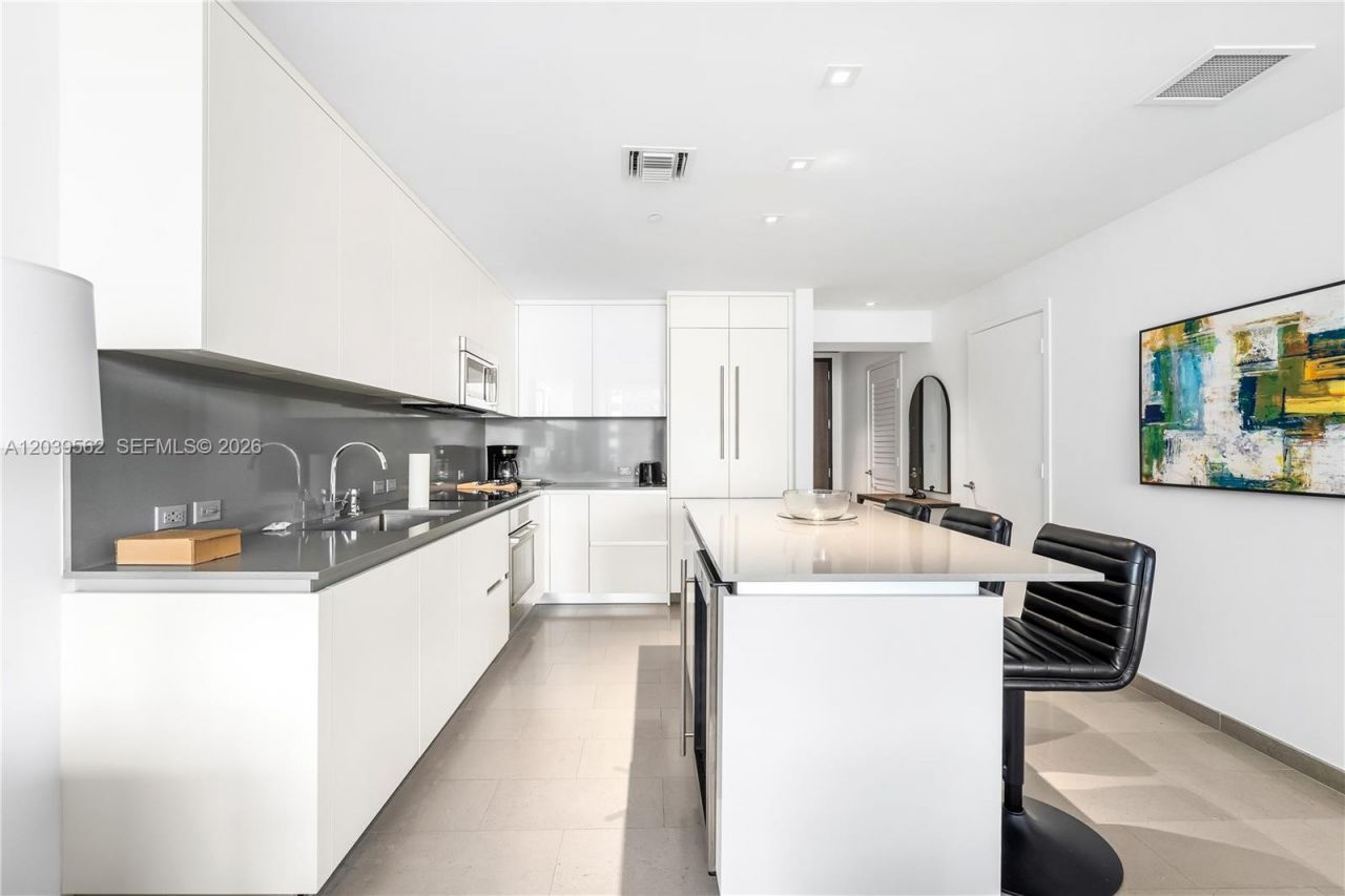 88 SW 7th St , Unit 1006, Miami, FL 33130 Photo