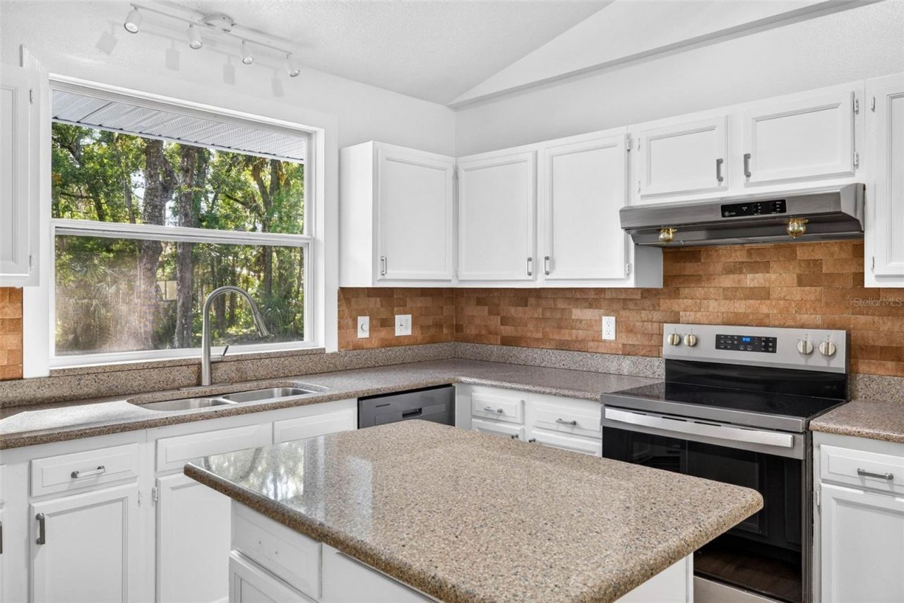 4586 S Flambeau Loop , Homosassa, FL 34448 Photo