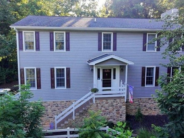 5448 Highfields RD, Roanoke, VA 24018