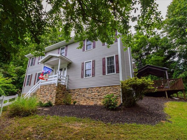 5448 Highfields RD, Roanoke, VA 24018