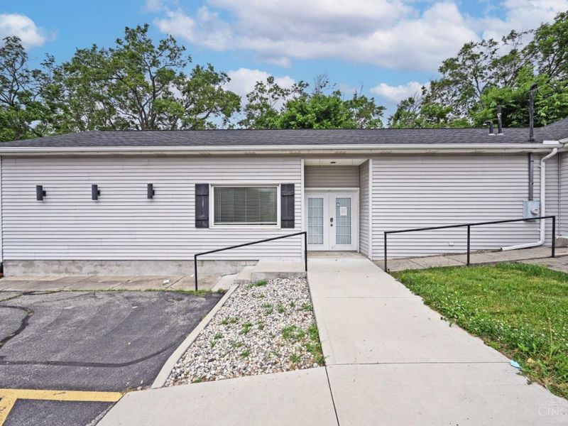 9101 N Dixie Drive, Butler Twp, OH 45414 Photo 2