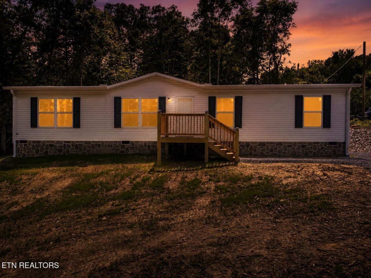 135 Pinecrest Drive, Loudon, TN 37774 Main Photo
