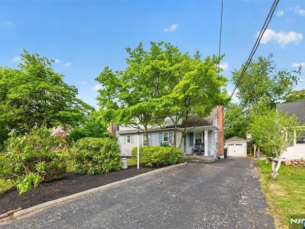 43 Colonial Parkway, DUMONT, NJ 07628