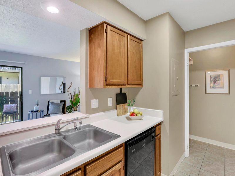 2269 Hedgerow Road , Unit 2269B, Columbus, OH 43220 Photo 12