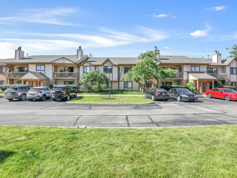 2269 Hedgerow Road , Unit 2269B, Columbus, OH 43220 Photo 3