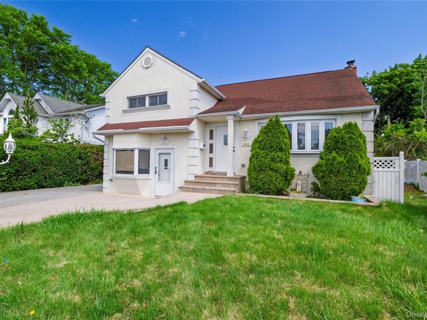 561 Woodbury Road , Plainview, NY 11803
