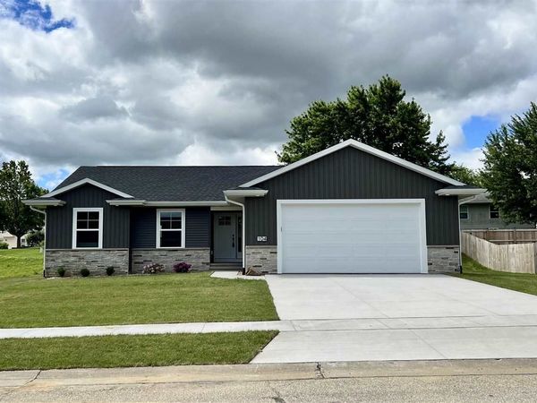 104 5th Ave Ct, Coggon, IA 52218