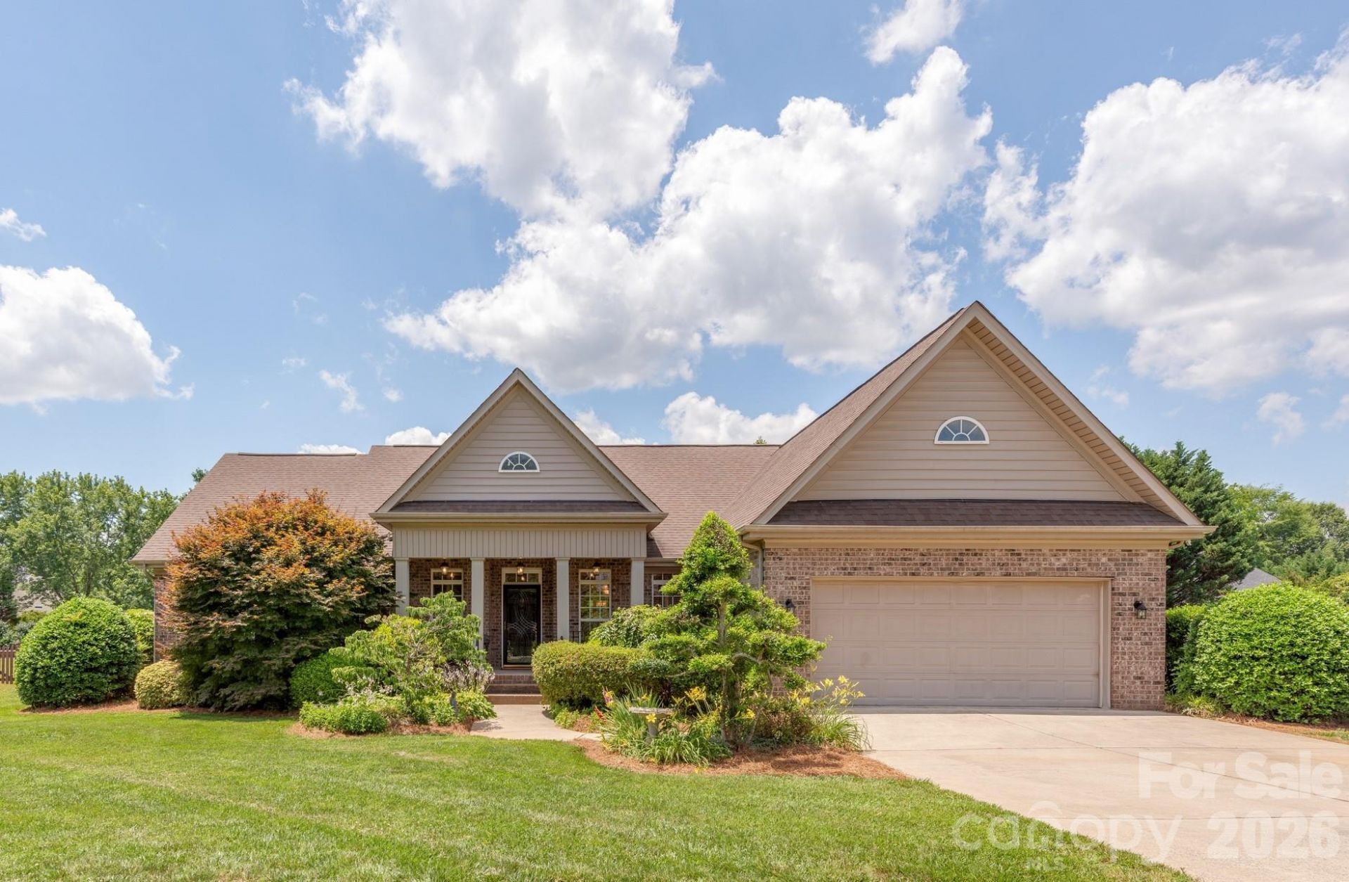 7032 Kidwelly Lane, Matthews, NC 28104 Main Photo