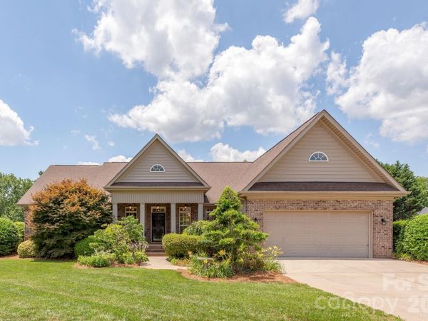 7032 Kidwelly Lane, Matthews, NC 28104