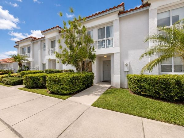 532 NW 208th Ter , Pembroke Pines, FL 33029