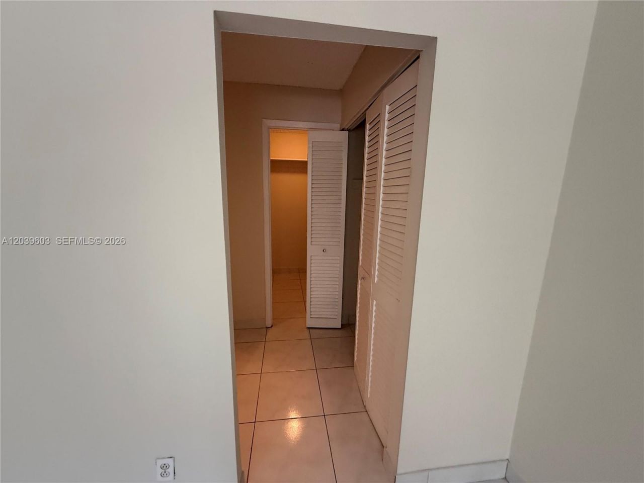 401 Golden Isles Dr, Unit 202, Hallandale Beach, FL 33009 Photo