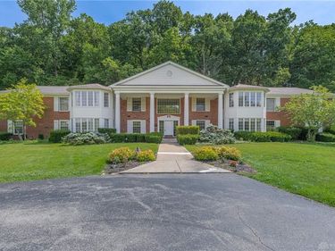 1987 W Alex Bell Road, Unit 4, Washington TWP, OH 45459