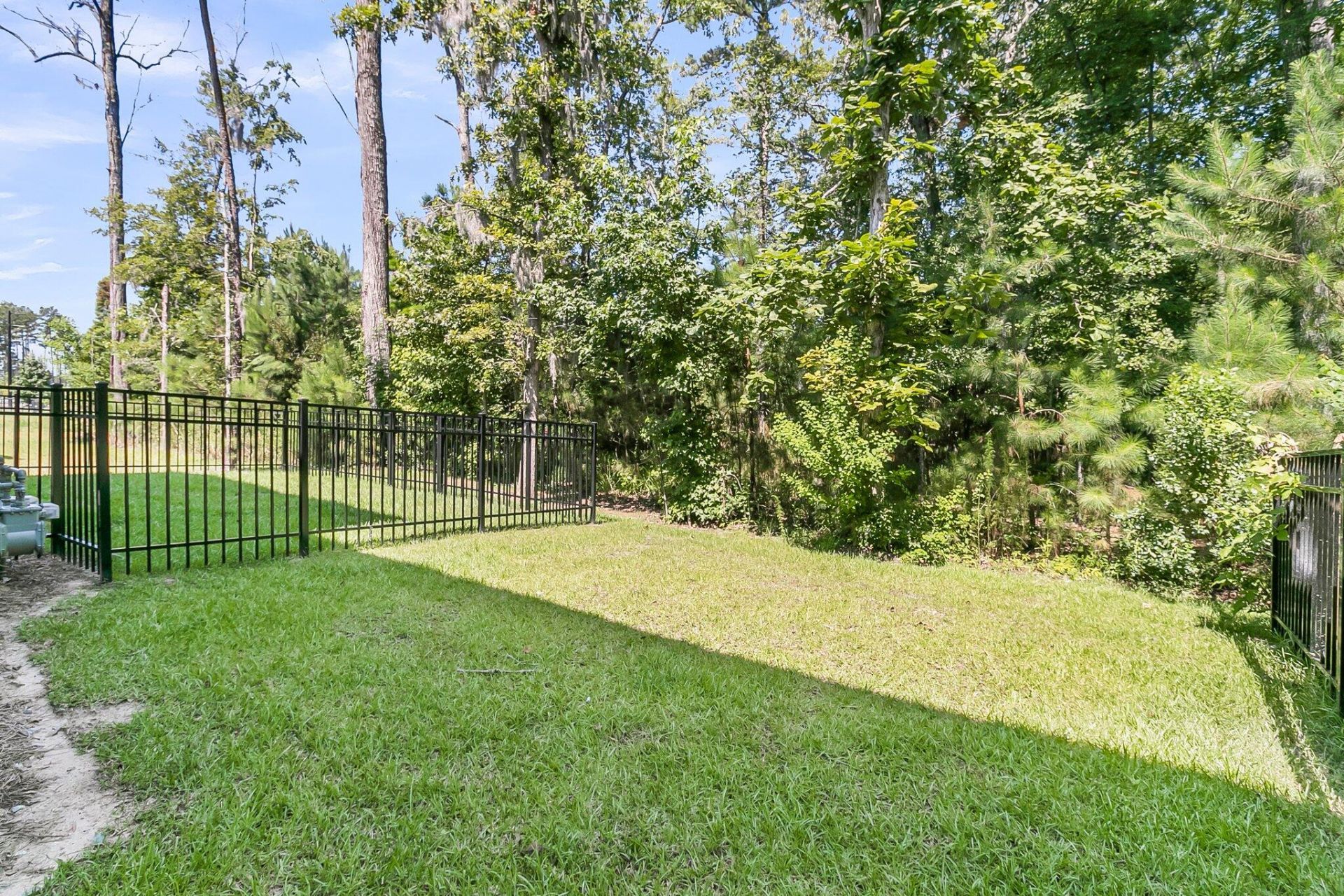 493 Trotters Lane Photo 33