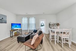 493 Trotters Lane photo 4