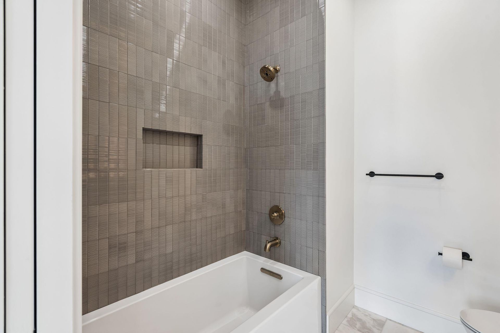 170 5th Avenue Photo 56