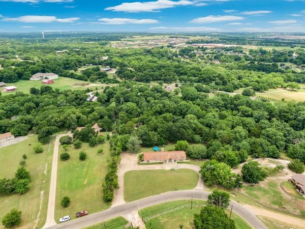 1304 Lariat Circle , Oak Leaf, TX 75154
