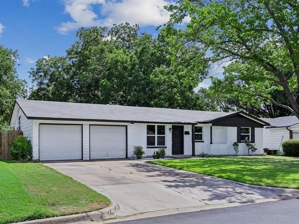 232 NW Jayellen Avenue, Burleson, TX 76028