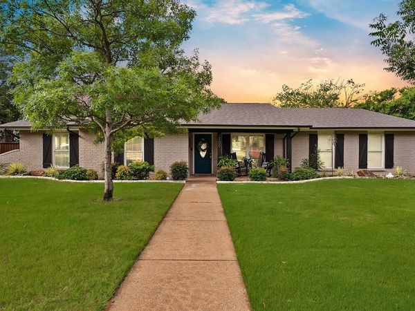 1700 Stagecoach Drive, Pantego, TX 76013