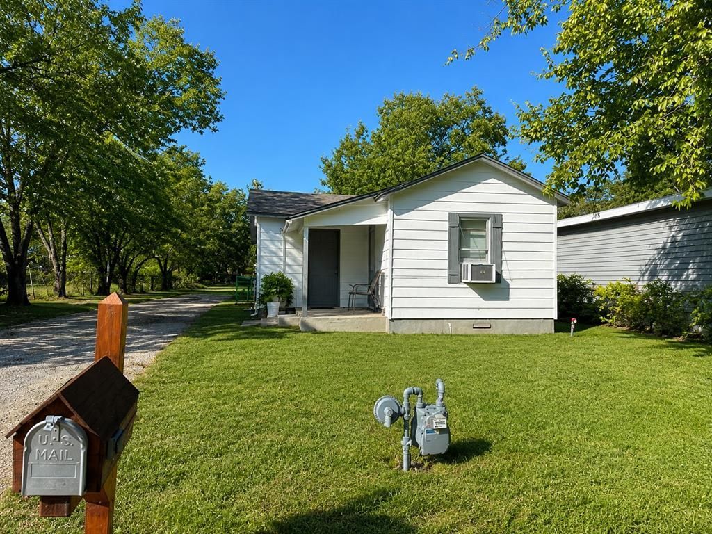205 N Las Vegas Trail, White Settlement, TX 76108 Main Photo