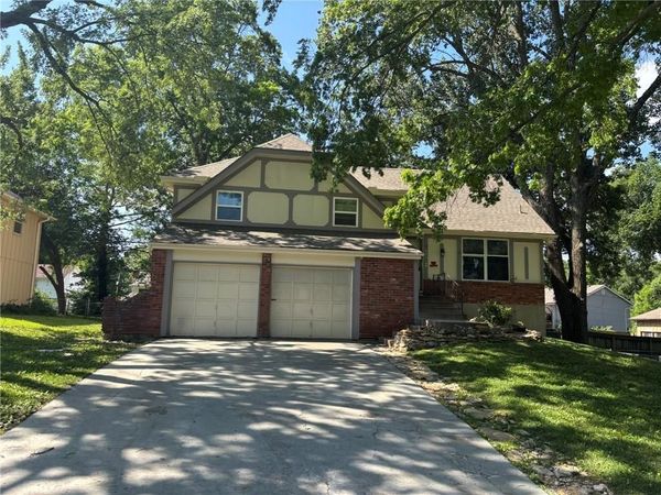 801 E Northview Street, Olathe, KS 66061