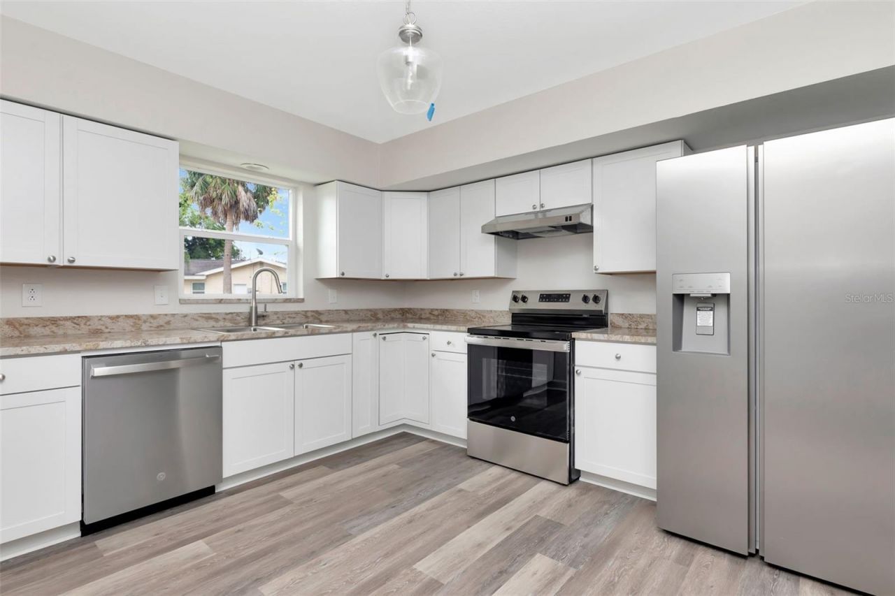 1100 58th Avenue S, Saint Petersburg, FL 33705 Photo