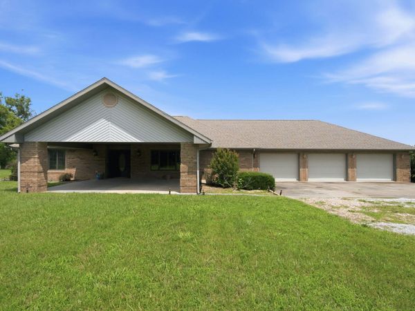 10590 E State Highway 86 , Blue Eye, MO 65611
